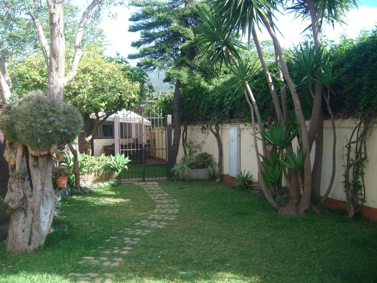Villa Singola -Sole-Luna-Casavilladusoleil Acireale Eksteriør billede